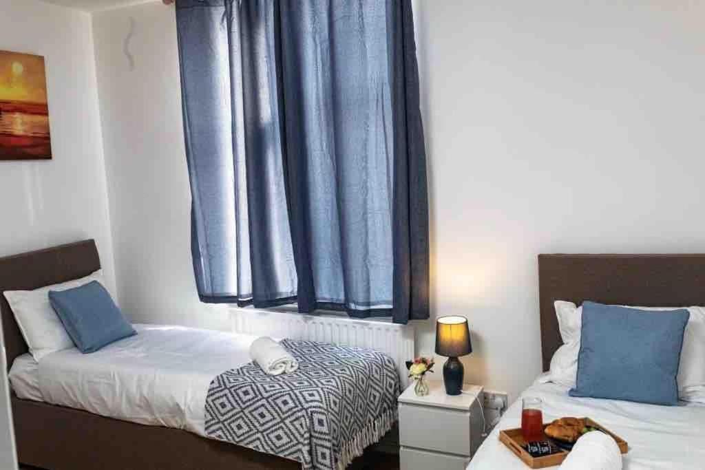 Spacious City Centre 2 Bedroom Apartment - Lt Apartment เลสเตอร์ ภายนอก รูปภาพ