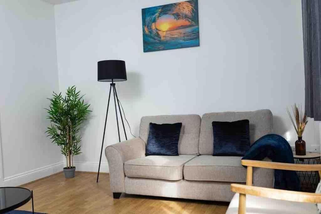 Spacious City Centre 2 Bedroom Apartment - Lt Apartment เลสเตอร์ ภายนอก รูปภาพ