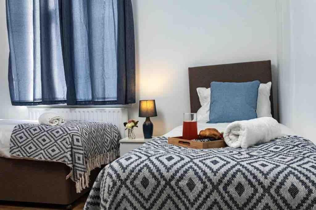 Spacious City Centre 2 Bedroom Apartment - Lt Apartment เลสเตอร์ ภายนอก รูปภาพ