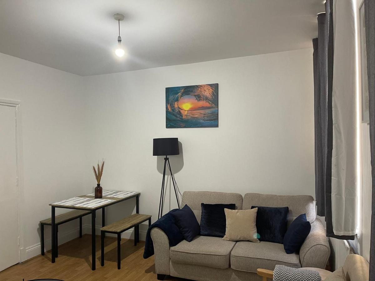 Spacious City Centre 2 Bedroom Apartment - Lt Apartment เลสเตอร์ ภายนอก รูปภาพ